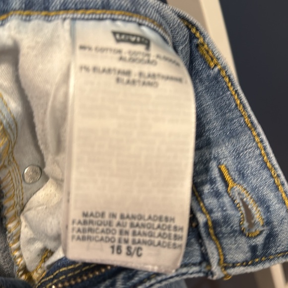 Levi’s - Picture 3 of 4